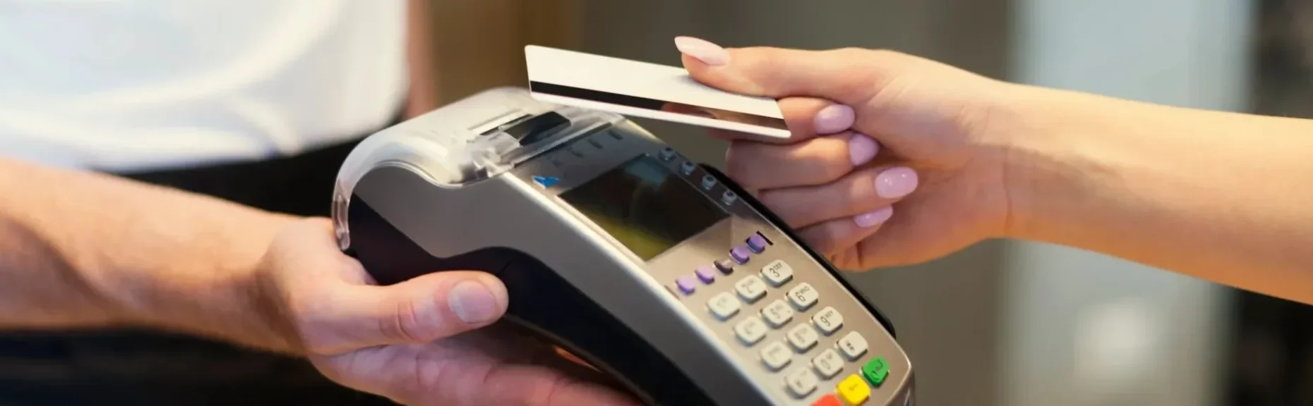 qtq80-uk6S4j A person is paying for something with their credit card.