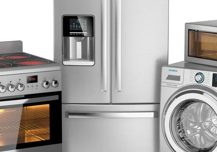 qtq80-p49lYF A group of appliances that are sitting on the floor.